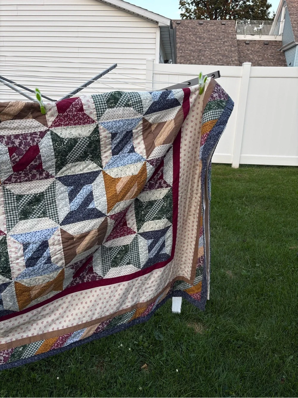 Vintage-Inspired Patchwork Quilt Spool Design